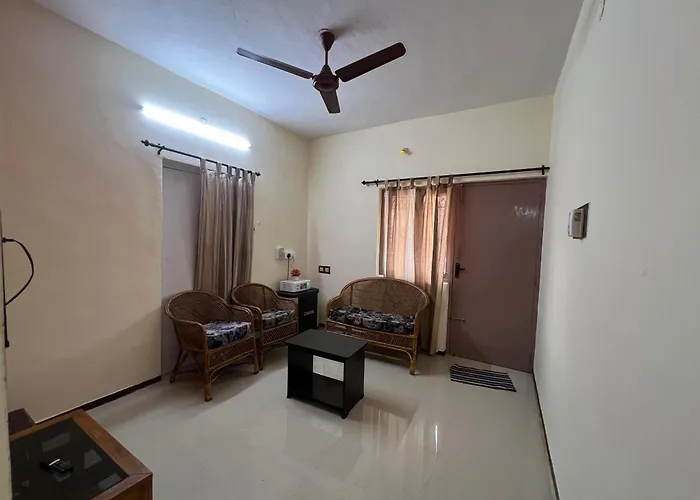 Ganga Family Stay - 2Bhk Near Ganga Hospital